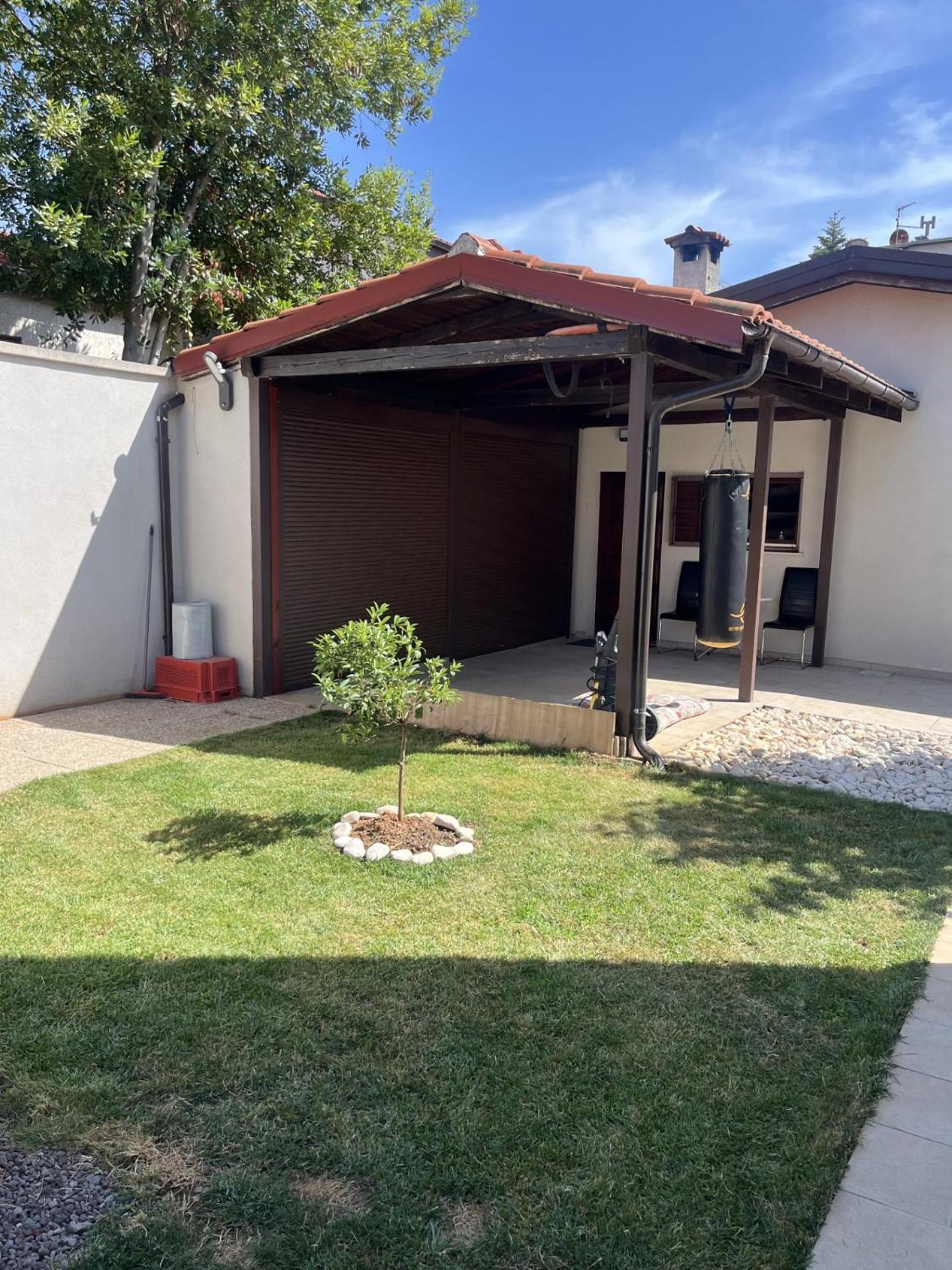 Small House Nea In City Center-With Free Parking Pula Exteriör bild